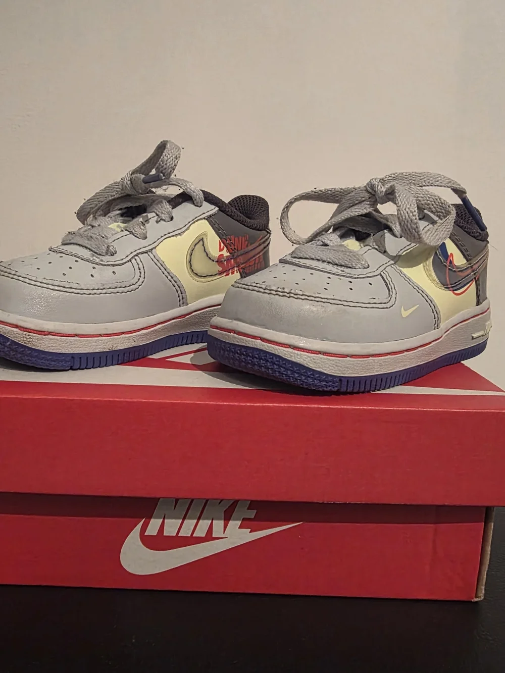 Nike Kids' AIR MAX  Gray and Yellow Low-Top Sneakers (size 6C)